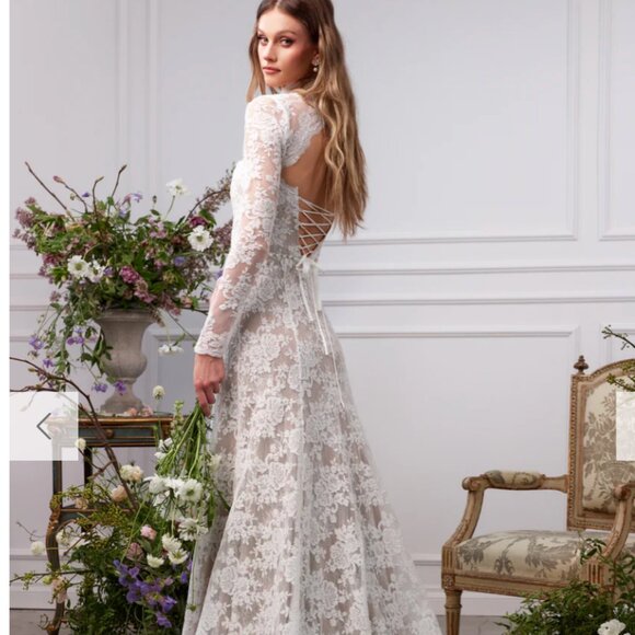 V.Chapman The Whitby Gown in White Chantilly Lace (Size 6) - Picture 2 of 12